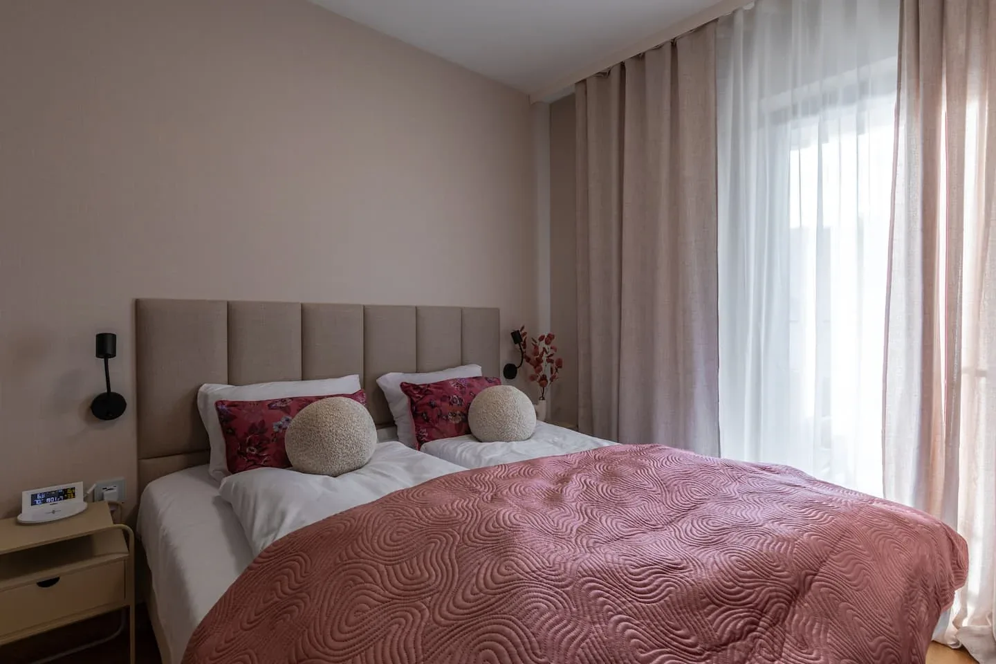 Oddzielna sypialnia Belle View z podwójnym łóżkiem