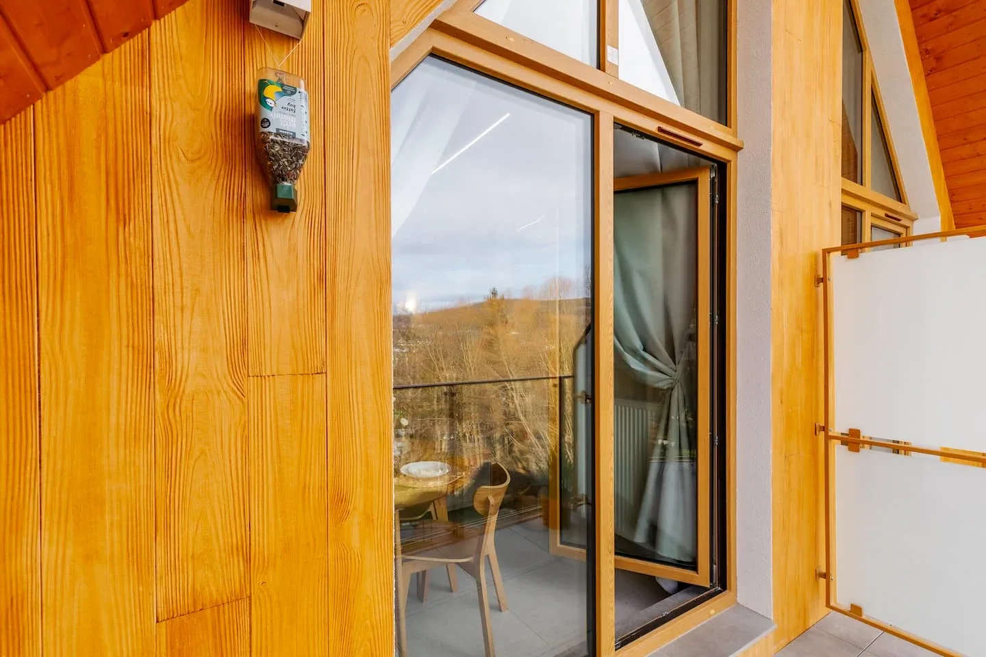 Drewniany balkon apartamentu Mariental